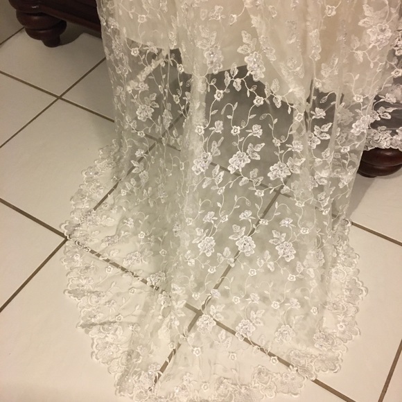 Wedding dress. - Picture 6 of 6